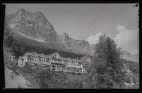 Image représentant Le Sanatorium du Rhône sur le plateau des Petites Roches à Saint-Hilaire-du-Touvet le 3 juin 1950
